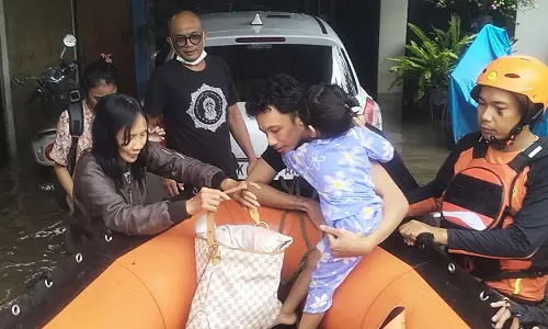 Flash Floods in Indonesia: 15 Dead, 10 Missing