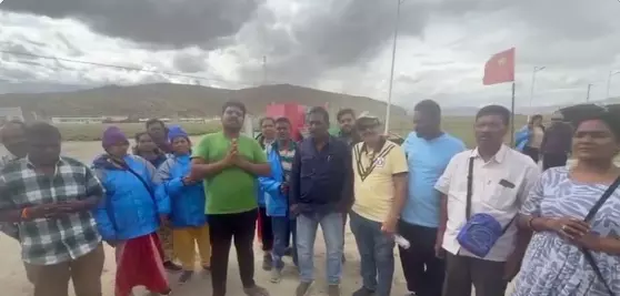 Telugus Stranded In Nepal Reach Indian Border