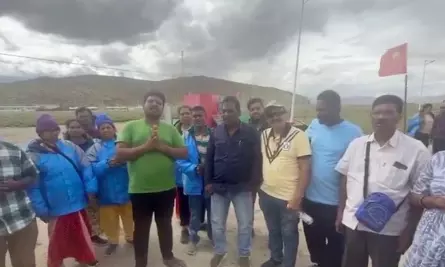 Telugus Stranded In Nepal Reach Indian Border