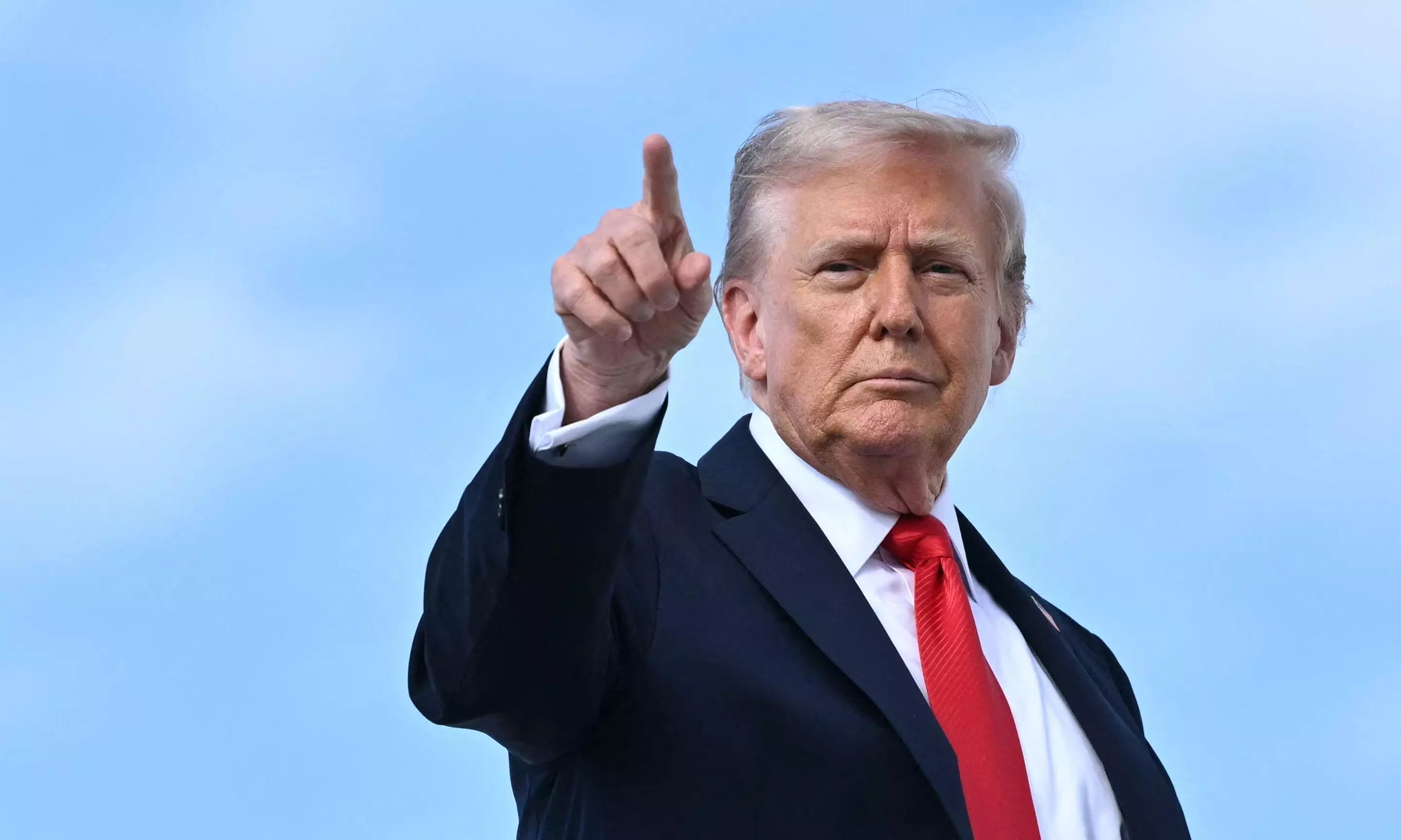 Trump Calls on NATO Countries To Stop Buying Russian Oil, Threatens 50%-100% Tariffs on China