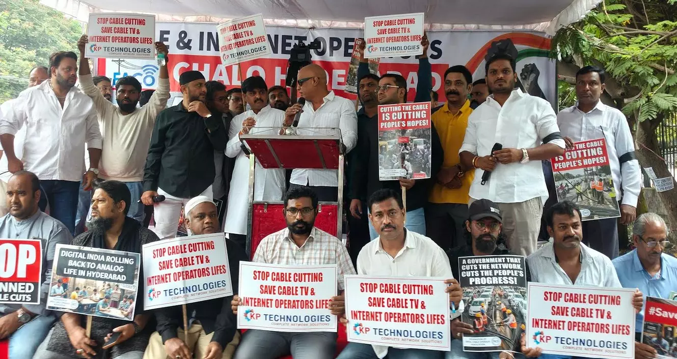 Cable Operators Protest in Hyderabad After Discom Cuts Cables Cable Operators Protest in Hyderabad After Discom Cuts Cables