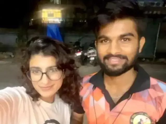 Bengaluru Auto Driver Helps Passenger Trace Lost AirPods Worth Rs 20,000 Bengaluru Auto Driver Helps Passenger Trace Lost AirPods Worth Rs 20,000