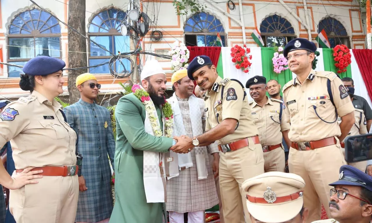 Peaceful Milad-Un-Nabi procession at Charminar