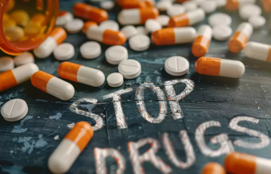 Eagle Team Nabs Six Drug Peddlers Eagle Team Nabs Six Drug Peddlers