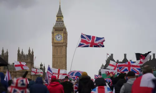 Huge Anti-Immigration Rally in London, Clashes Erupt