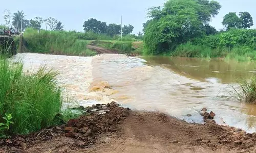 Floodwaters Cut Off Roads in East Godavari, Low Guntur Areas Submerged