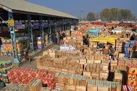 Kashmir Fruit Mandis Shut Down as Growers Protest Highway Crisis