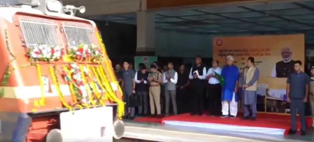 L-G Manoj Sinha Launches Budgam-Delhi Parcel Train to Boost Kashmir’s Trade