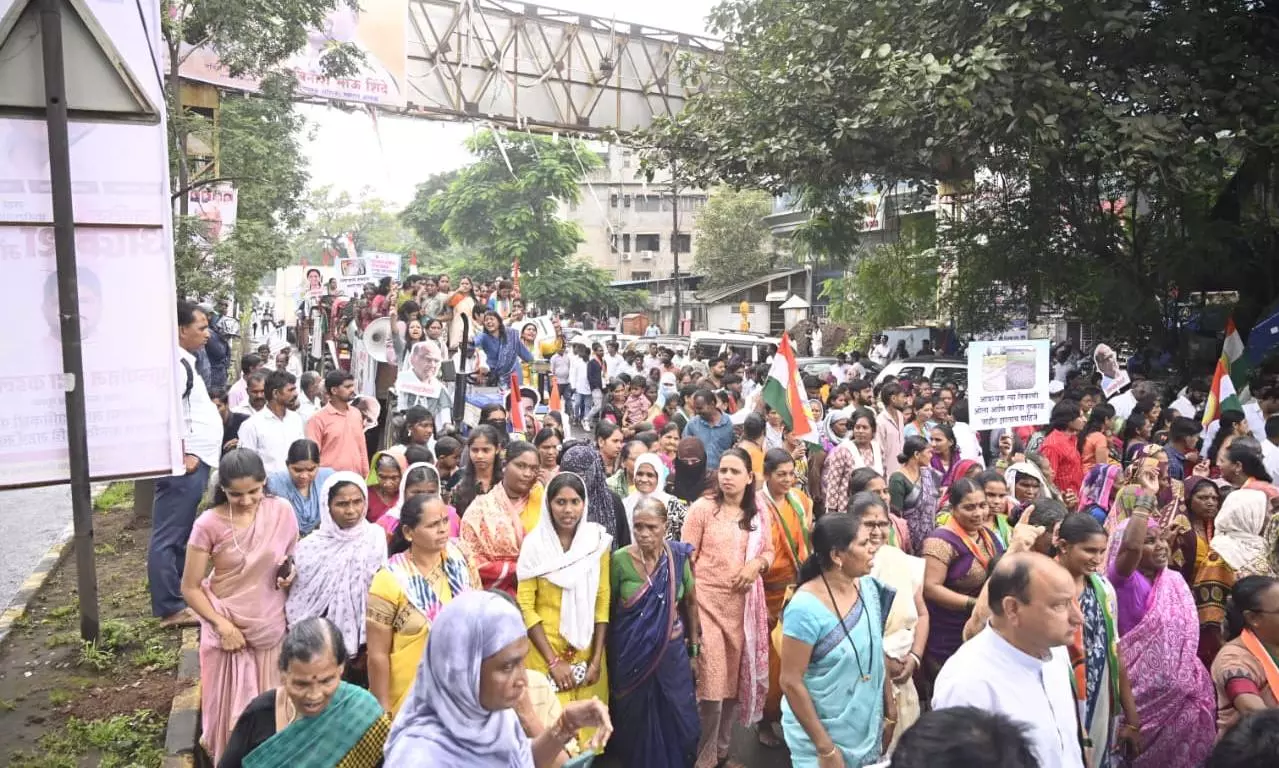 Pawar Leads Akrosh Morcha, Demands Farm Loan Waiver