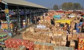 Kashmir Fruit Mandis Shut Down as Growers Protest Highway Crisis