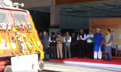 L-G Manoj Sinha Launches Budgam-Delhi Parcel Train to Boost Kashmir’s Trade