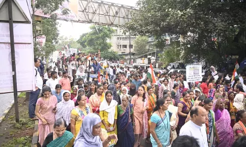 Pawar Leads Akrosh Morcha, Demands Farm Loan Waiver