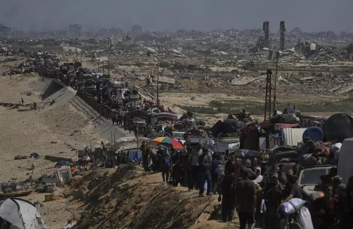 Thousands Flee as Israel Pushes Into Gaza
