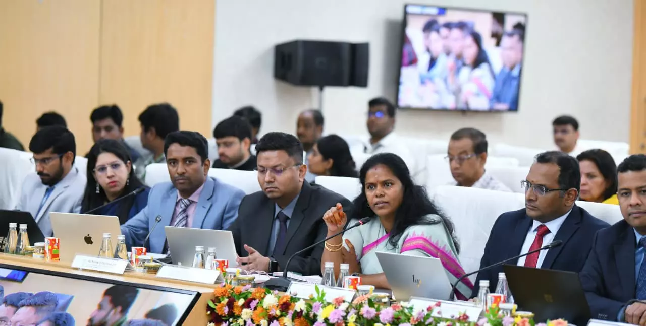 Achieve 15 Per Cent Growth, CM Naidu Tells Collectors