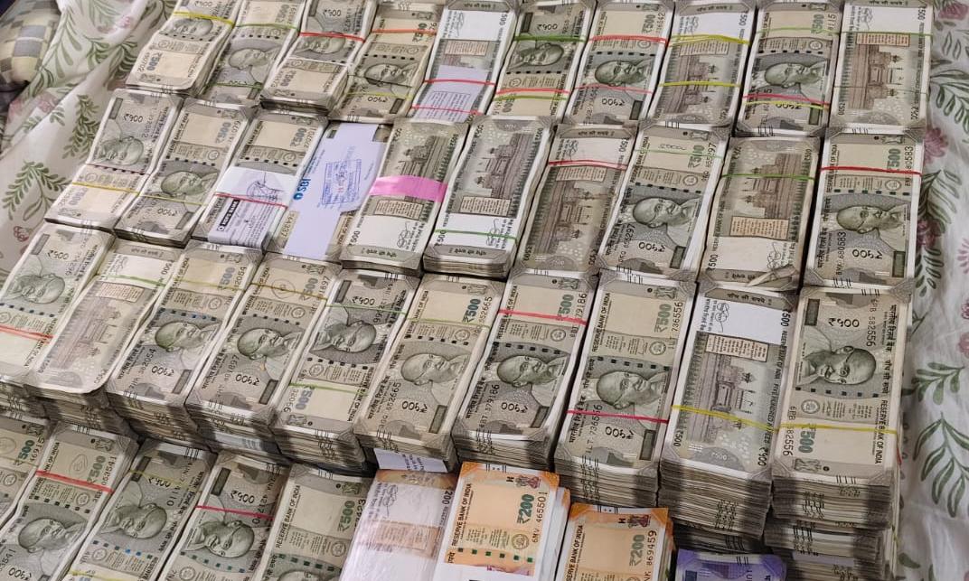 Income Tax Sleuths Seize Rs 9 Crore Cash From Car Near Bengaluru, More From Tamil Nadu