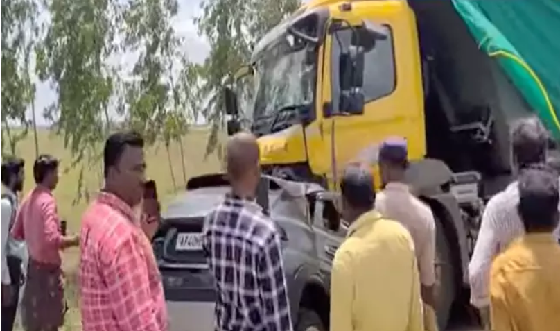 Seven Dead in Car-Tipper Collision Near Nellore