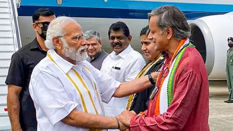 Tharoor Wishes Modi ‘Continued Success In Service Of Nation’ on Birthday