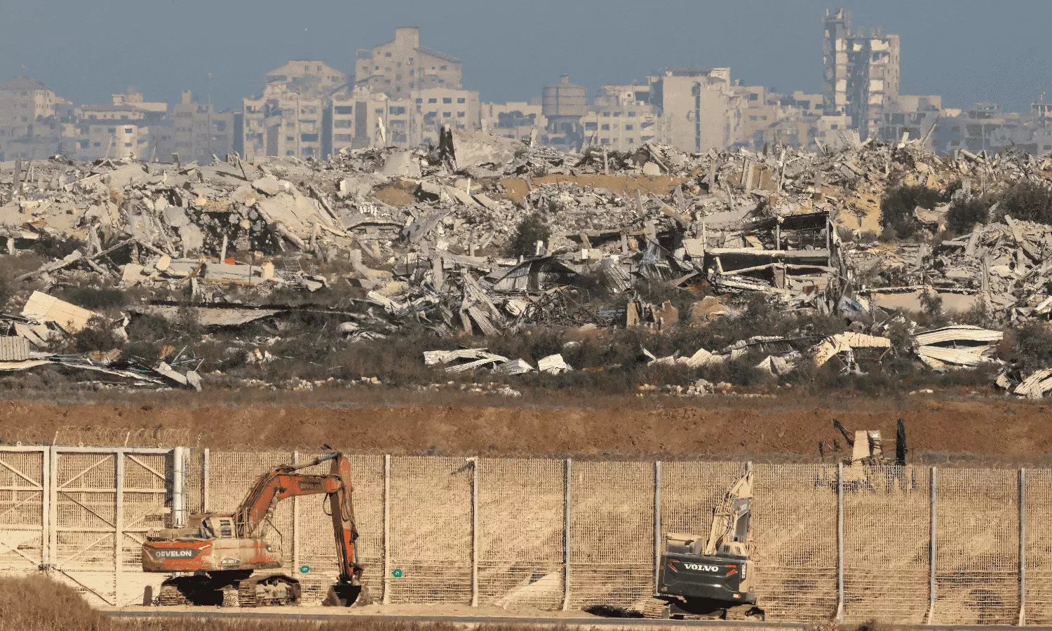 As Palestinians Flee, Israeli Forces Push Deeper Into Gaza City