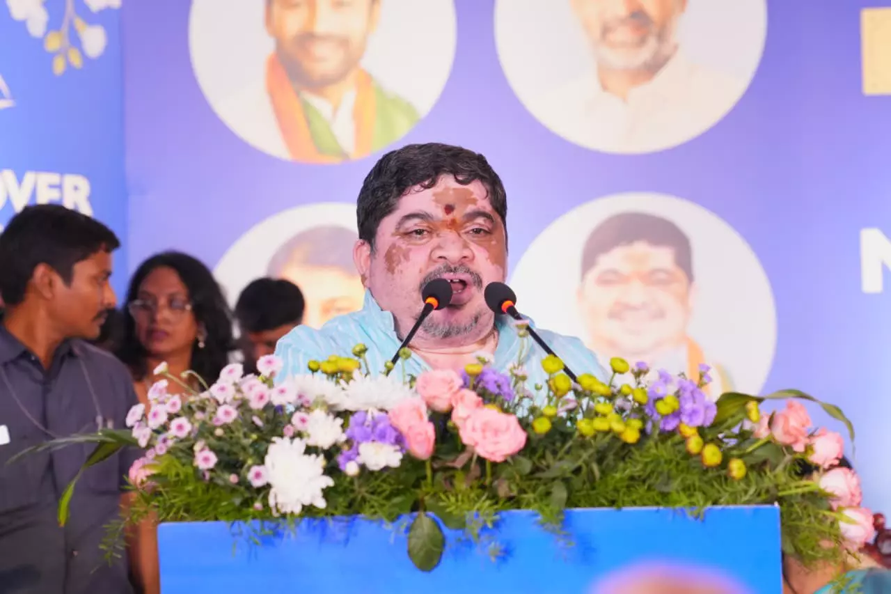 Ponnam Urges Pvt Hospitals to Restore Aarogyasri Services