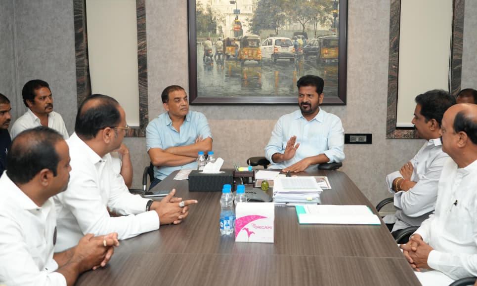 Telangana CM Meets Tollywood Employee Federation