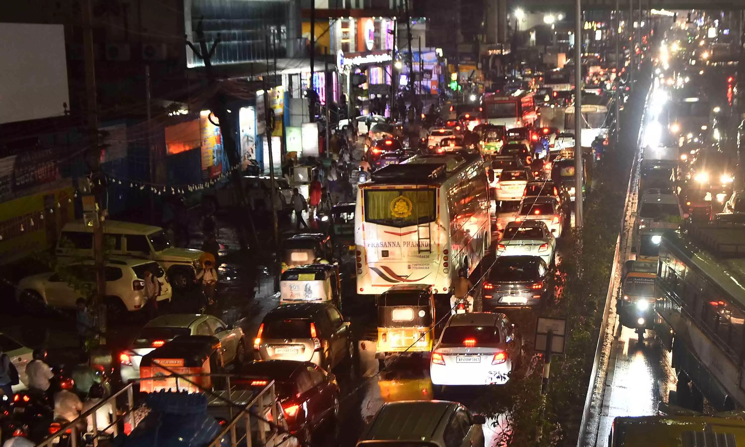 Heavy Rains Lash Hyderabad, Traffic Paralysed