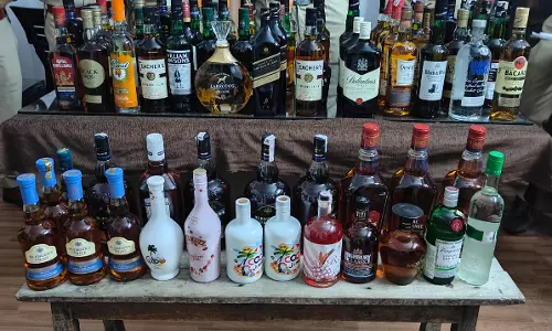6 Held in Hyderabad for Illegally Possessing Non-Duty Paid Liquor 6 Held in Hyderabad for Illegally Possessing Non-Duty Paid Liquor