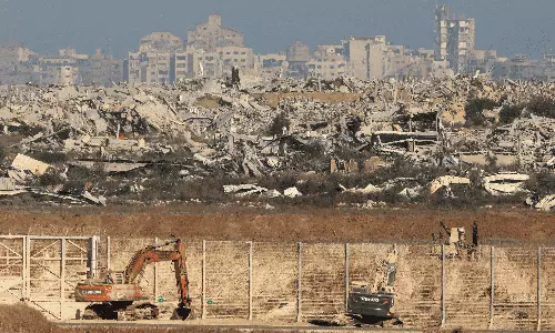 As Palestinians Flee, Israeli Forces Push Deeper Into Gaza City