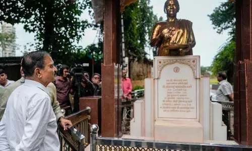 UBT Sena Up in Arms After Meenatai Thackeray Statue Defaced