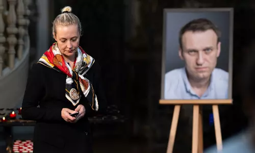 Yulia Navalnaya Claims Foreign Tests Confirm Her Husband Was Poisoned