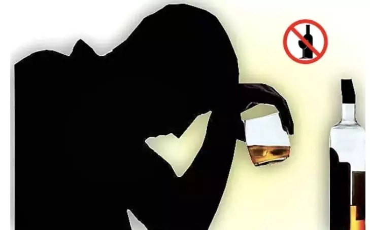 Man Bites Snake’s Head After Being Bitten in Tirupati District Man Bites Snake’s Head After Being Bitten in Tirupati District