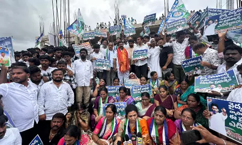 YSRC Protests Against Privatisation of Medical College