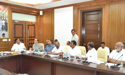 Uttam Tells Officials To Plan For 150 Metre Height Tummidihatti Barrage Uttam Tells Officials To Plan For 150 Metre Height Tummidihatti Barrage