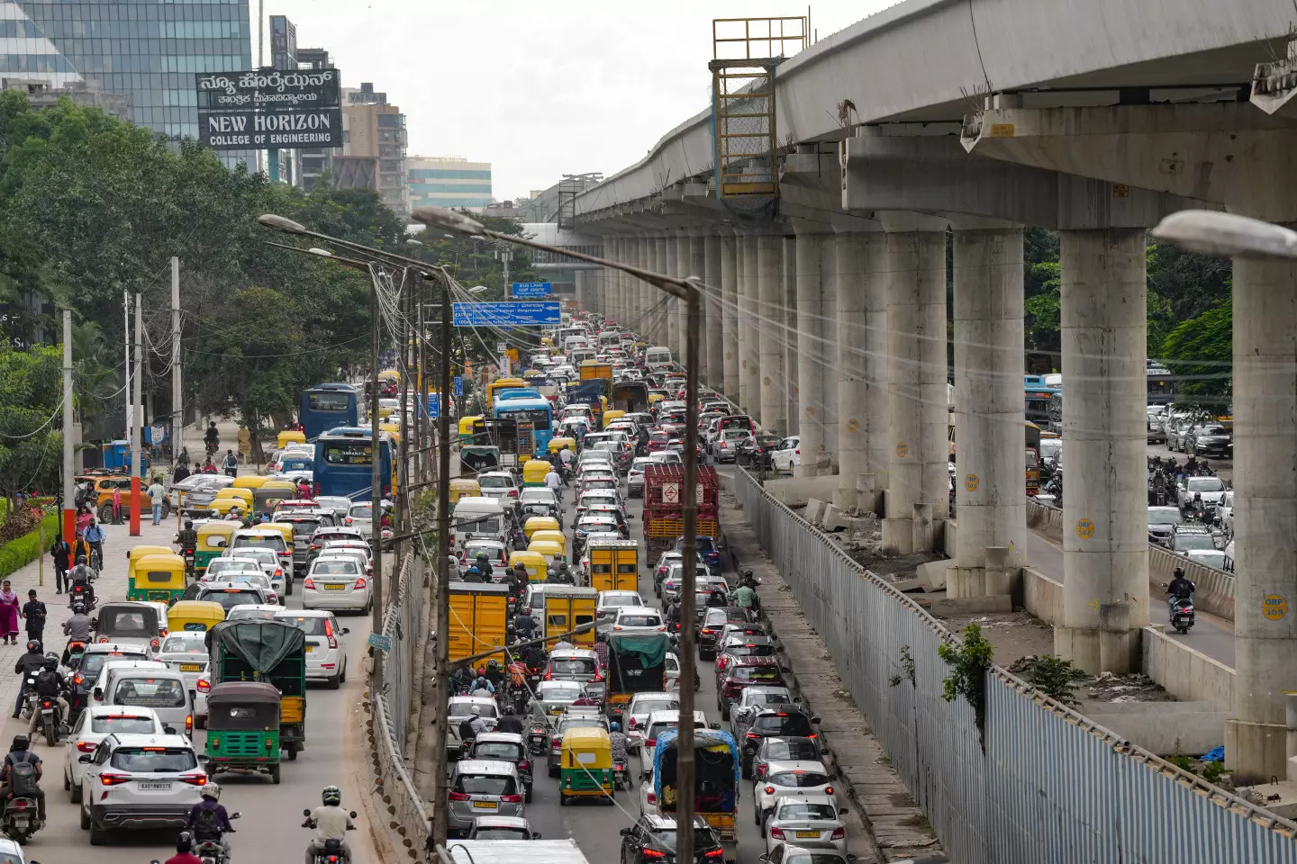 CM Siddaramaiah Sets 1-Month Deadline to Repair Bengaluru Roads
