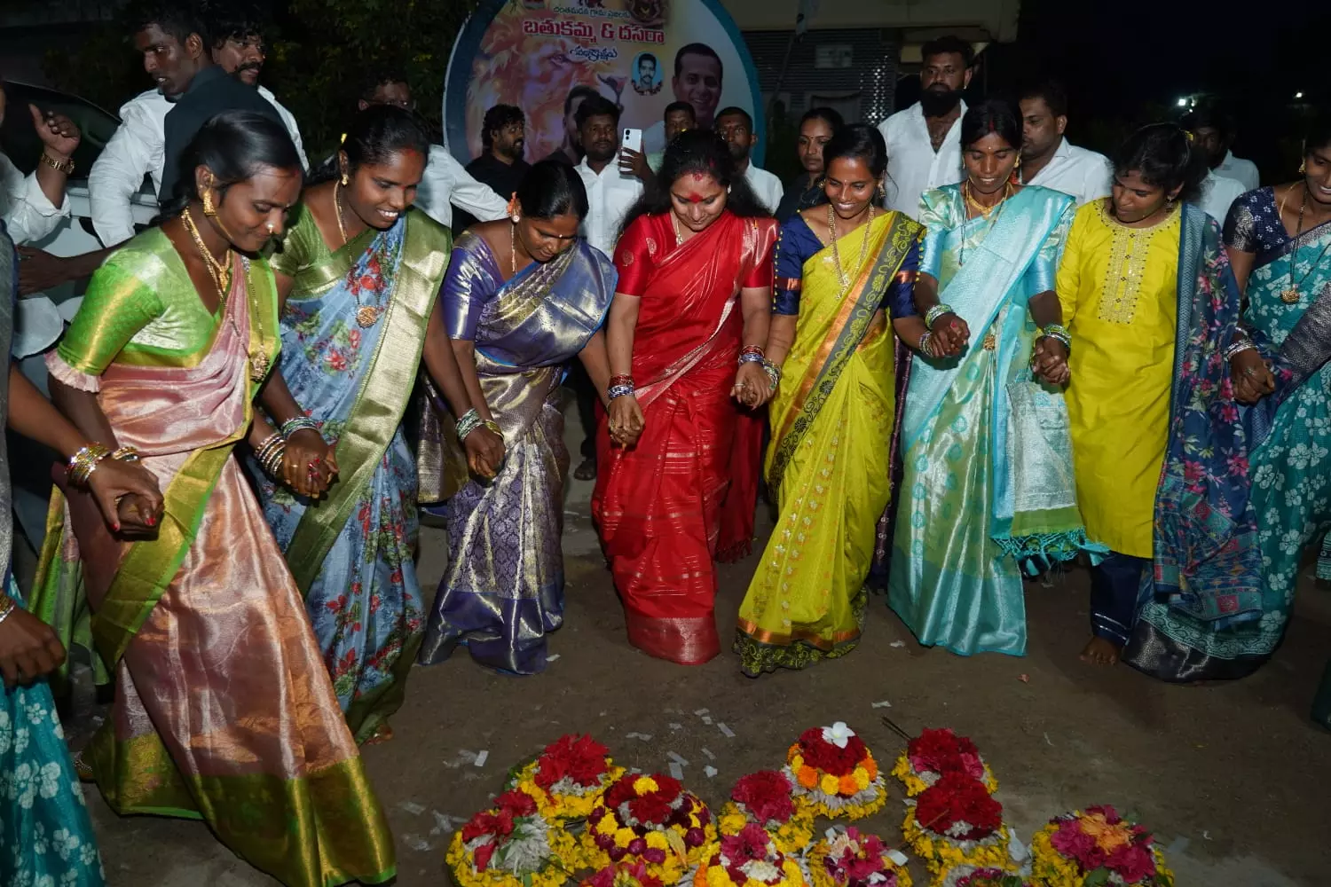 Kavitha Performs Bathukamma in Chintamadaka Kavitha Performs Bathukamma in Chintamadaka