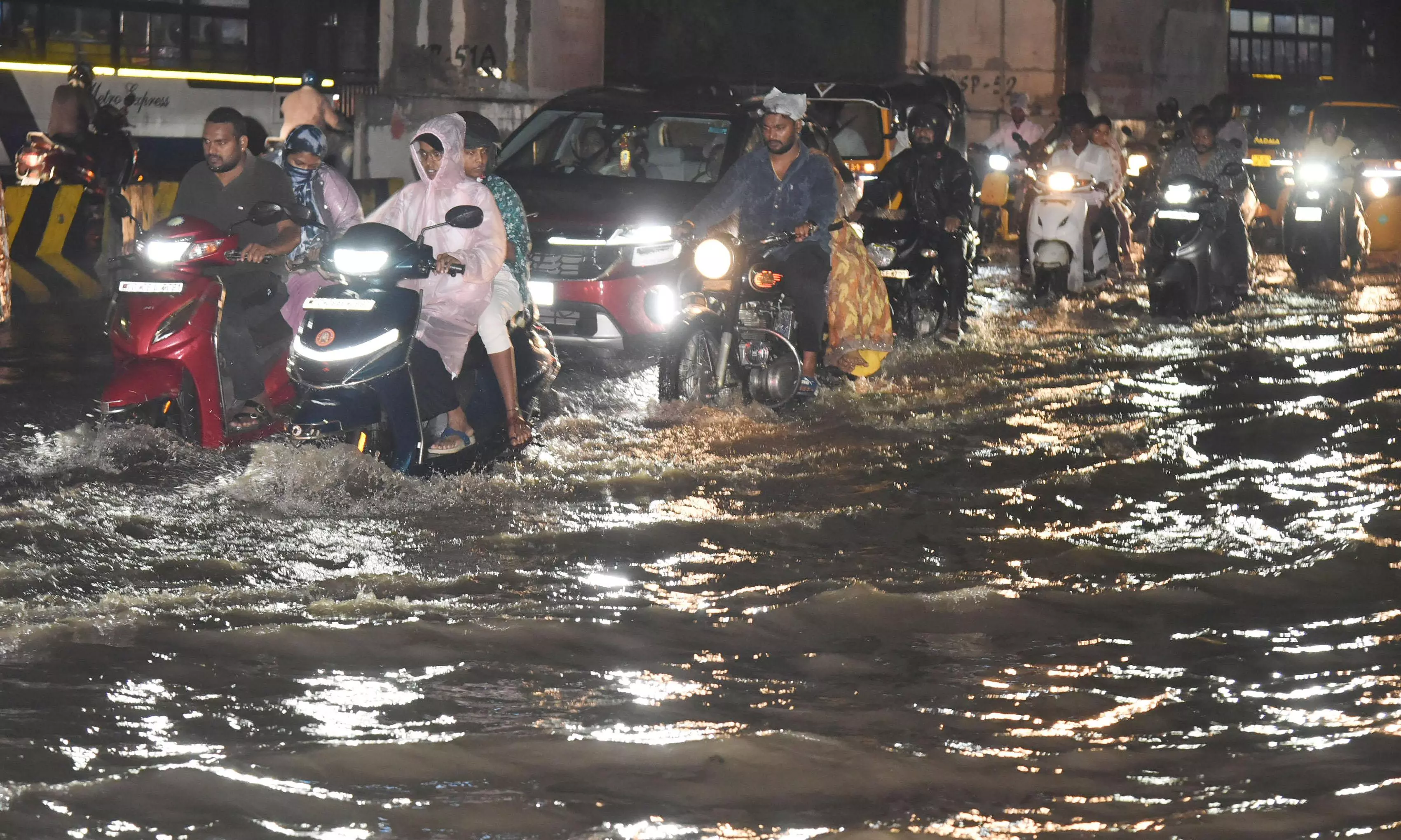 Heavy Evening Rain Lashes Hyderabad