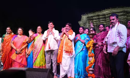 Bhatti Opens Telangana’s Bathukamma Fete at Thousand Pillar Temple