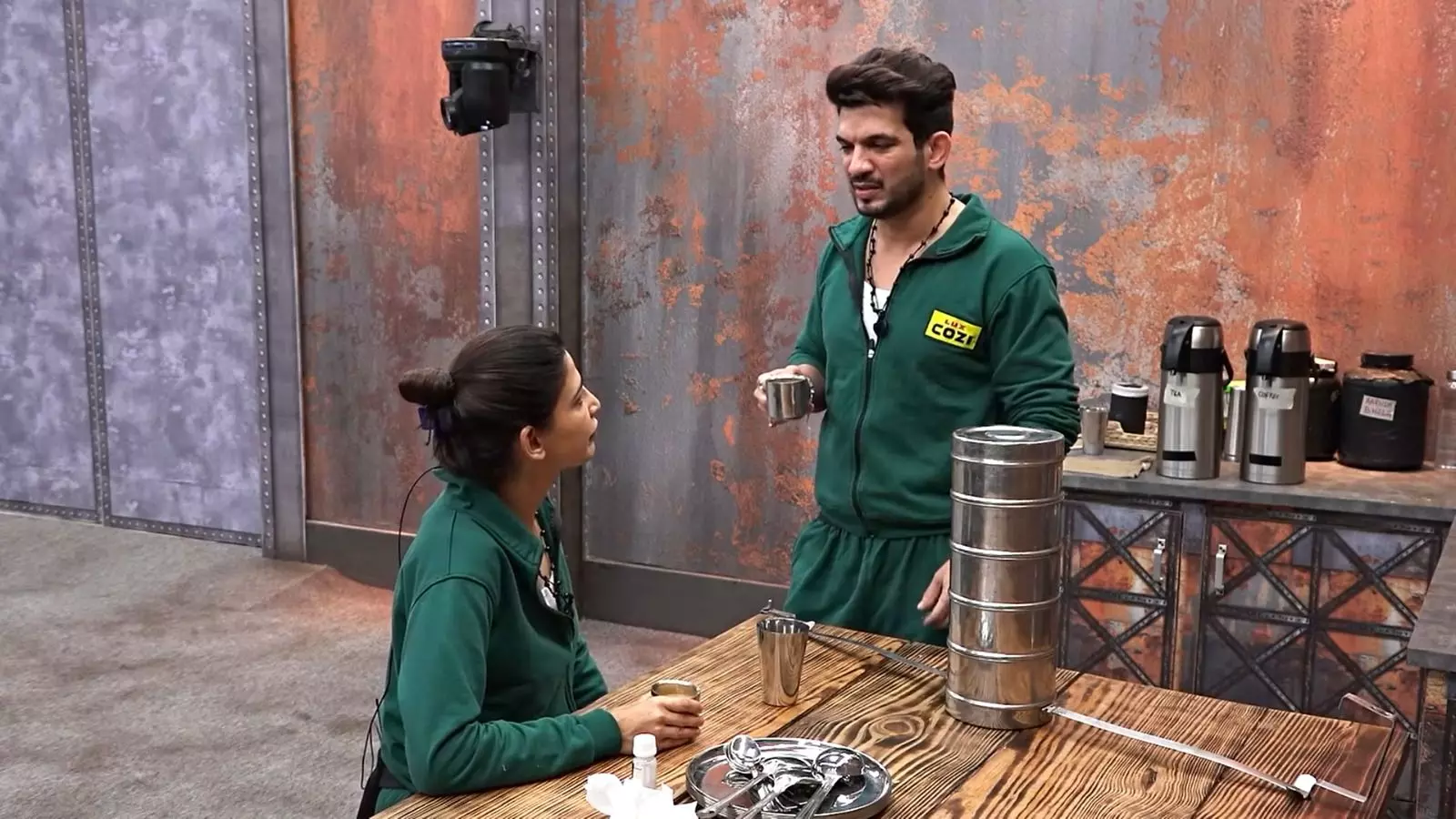 Tensions Flare at Breakfast Table as Aahana, Arjun Slam Akriti in Rise and Fall