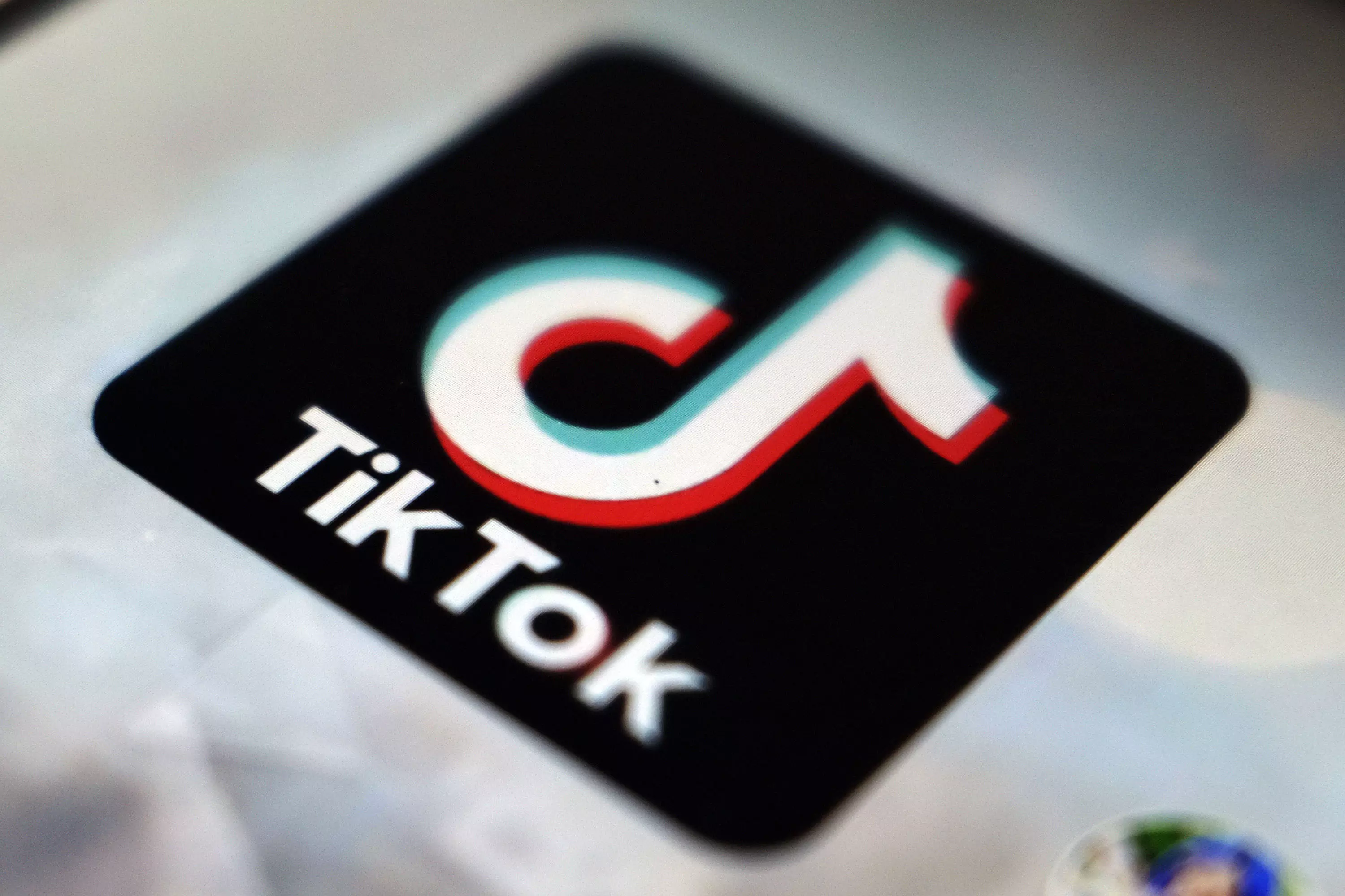 Trump Team Says TikTok Deal Nears, With Oracle, Silver Lake Among Investors