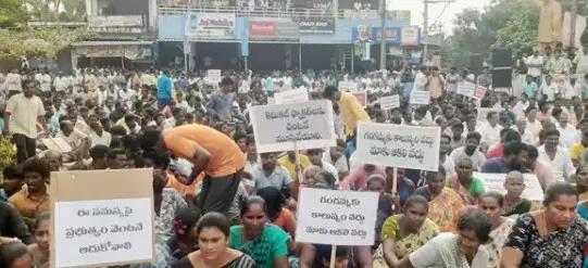 Fishermen Protest in Uppada Against Pharma Waste Discharge