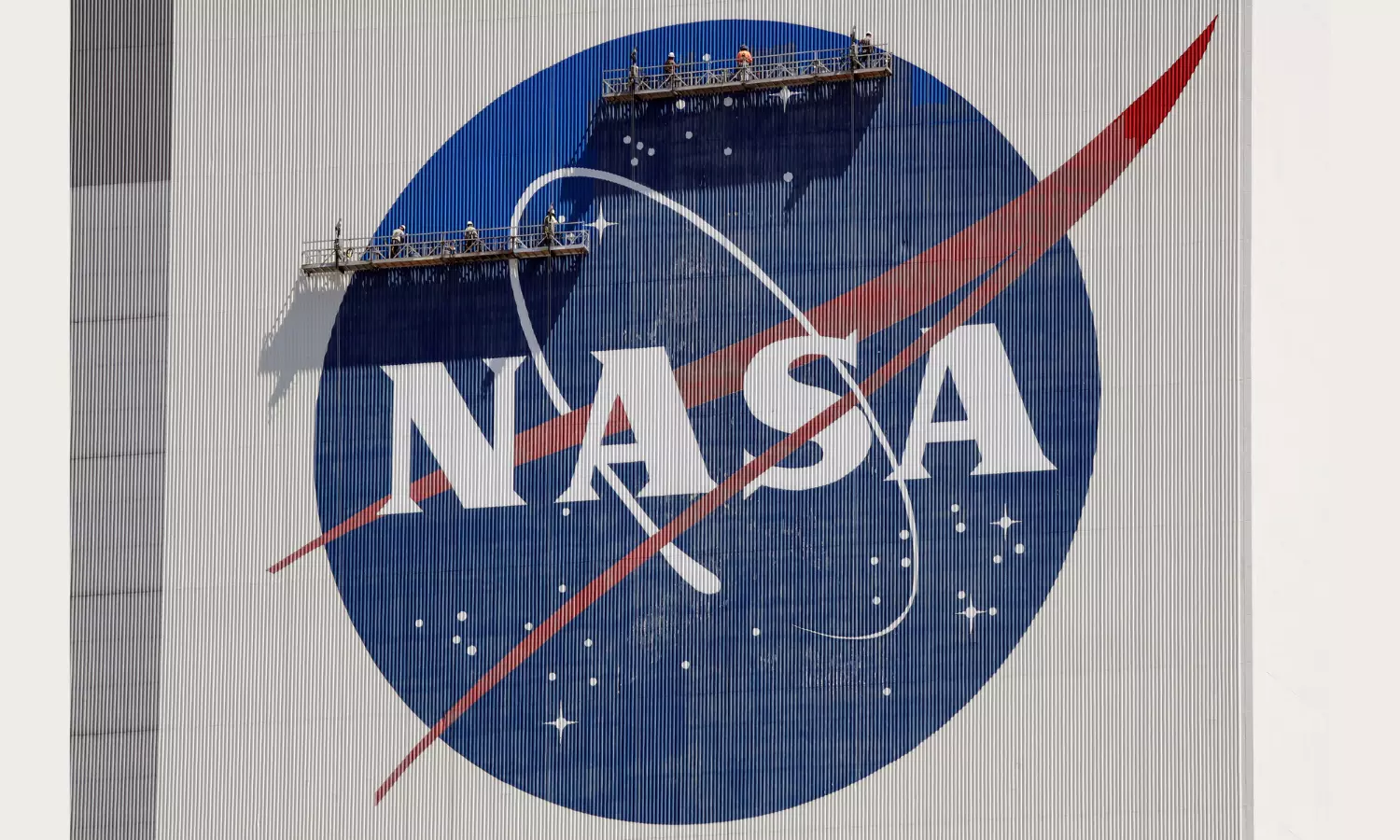 NASA Confirms 2026 Mission to Send Astronauts Around Moon on Track