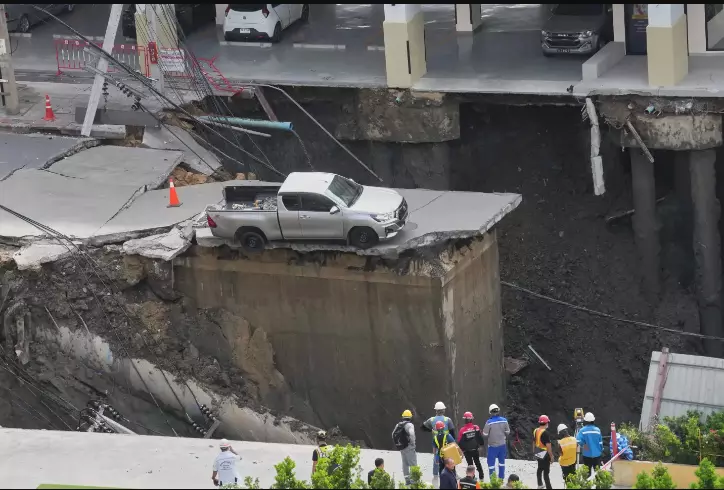 Bangkok Road Collapse Triggers Massive Sinkhole, Evacuations