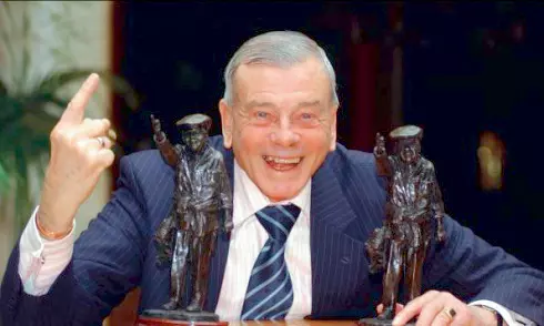 DC Edit | Farewell Dickie: Crickets Gentle Giant