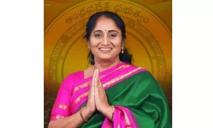 Minister S. Savitha Announces Centres Weaver Training Facility at Hindupur