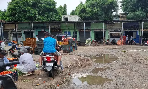 Poor Sanitation at Kurnool Vegetable Market Despite Heavy Income
