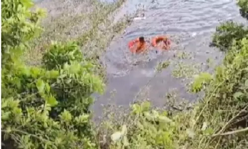 Container Truck Plunges Into Harabhangi Dam In Odisha’s Gajapati; Driver Escapes Unhurt Container Truck Plunges Into Harabhangi Dam In Odisha’s Gajapati; Driver Escapes Unhurt