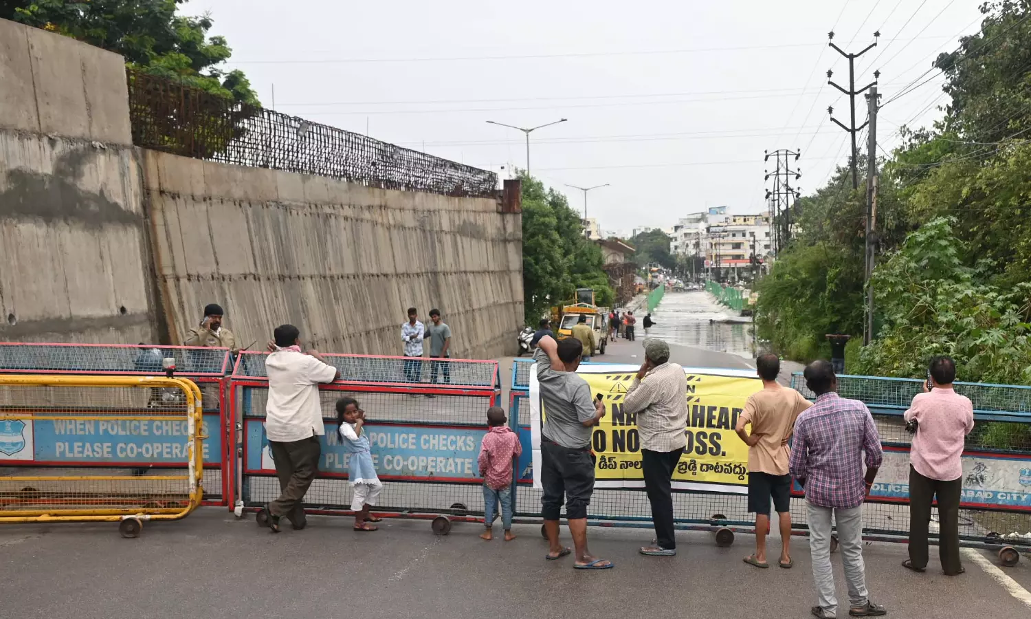 Osman, Himayat Gates Opened; Floodwaters Shut Moosarambagh Bridge