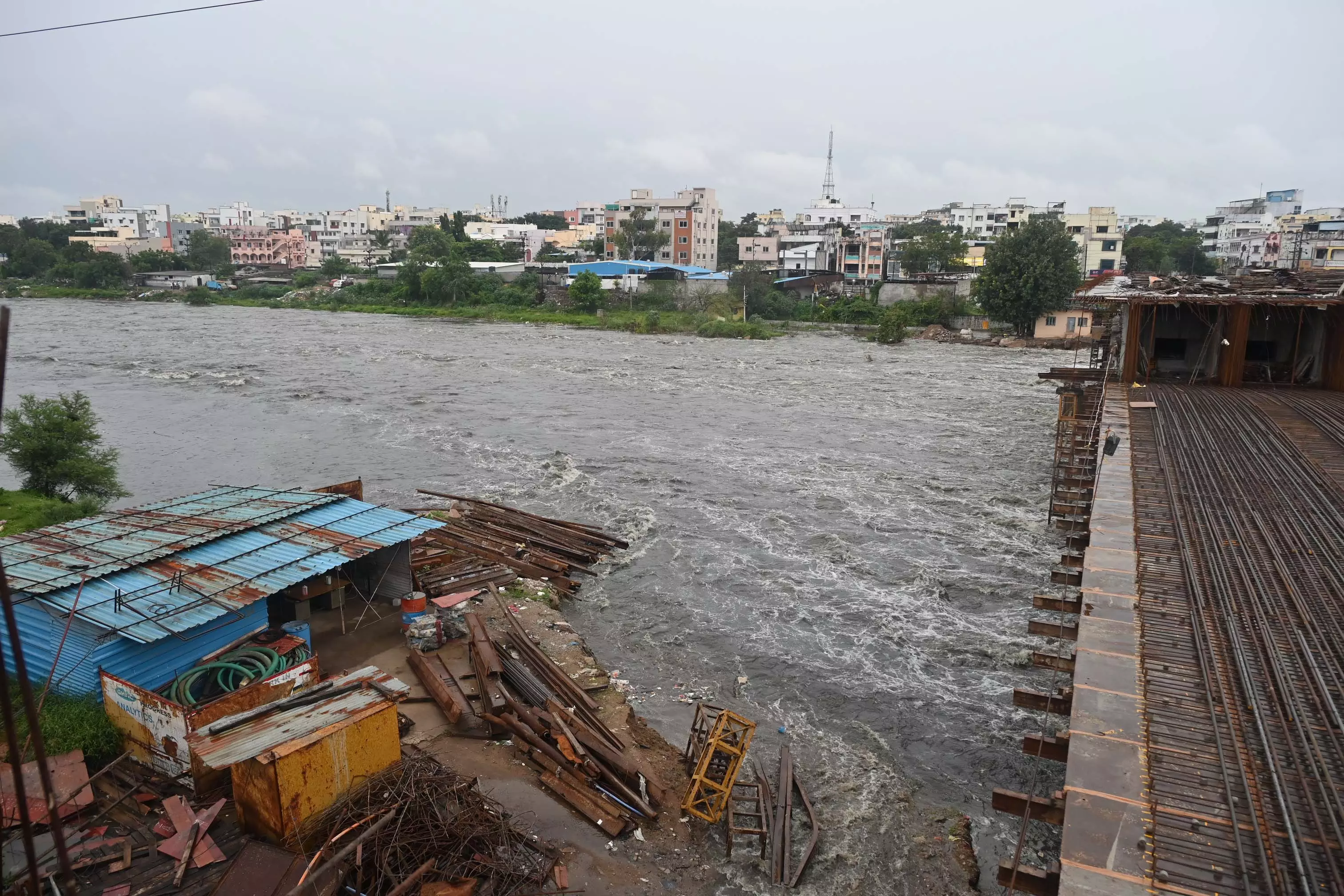 Osman, Himayat Gates Opened; Floodwaters Shut Moosarambagh Bridge Osman, Himayat Gates Opened; Floodwaters Shut Moosarambagh Bridge