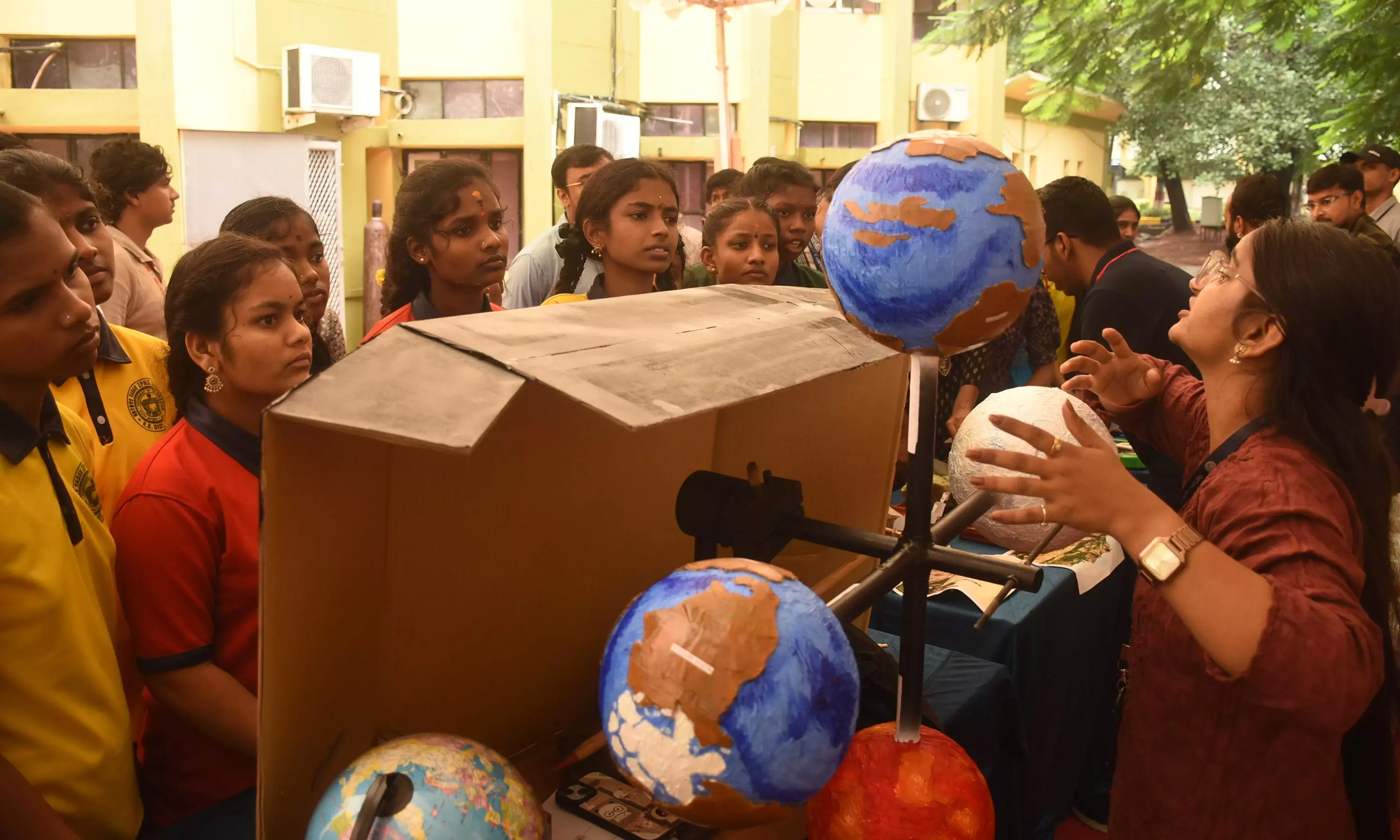 Students From All Over The City Take Part In Open Day CSIR NGRI On Friday
