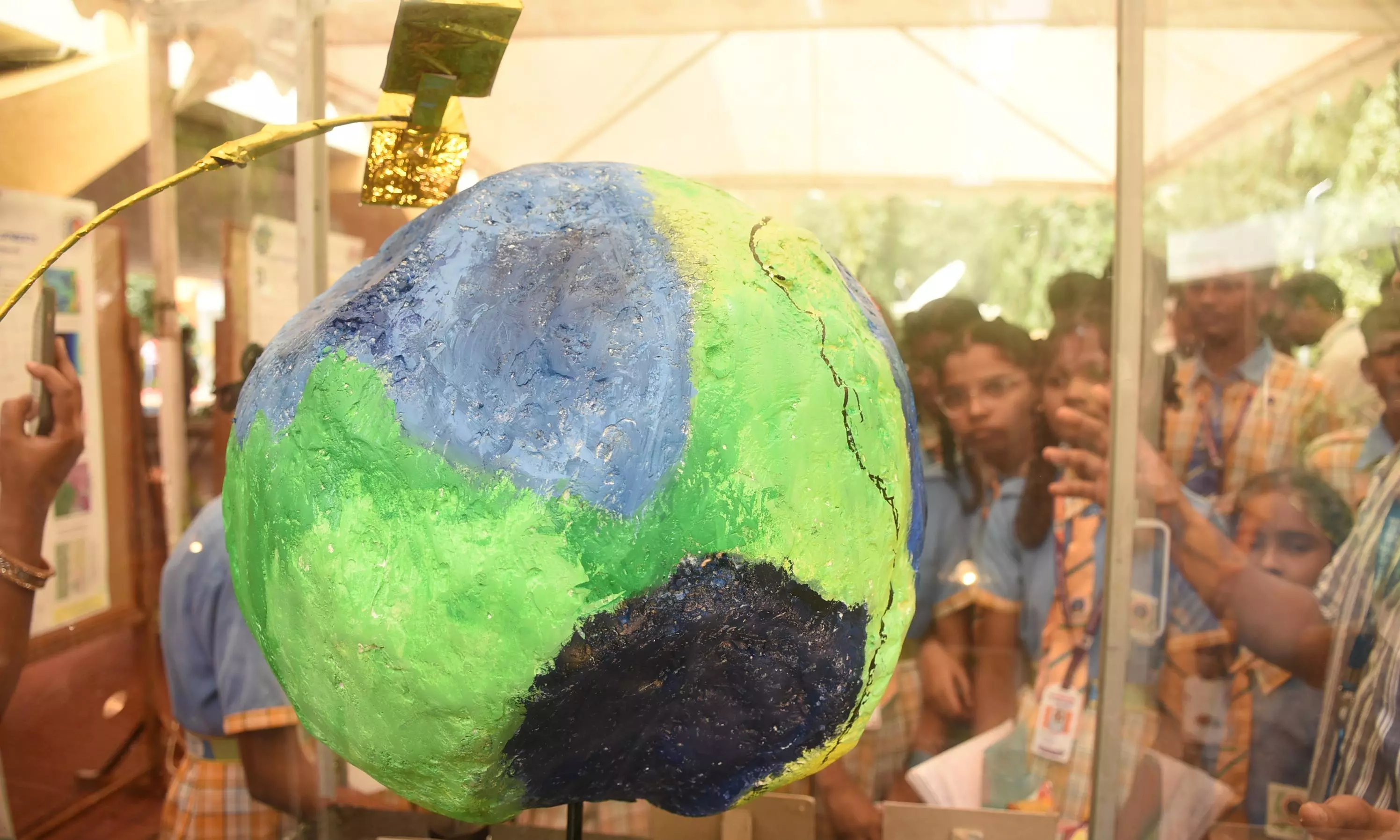 Students From All Over The City Take Part In Open Day CSIR NGRI On Friday