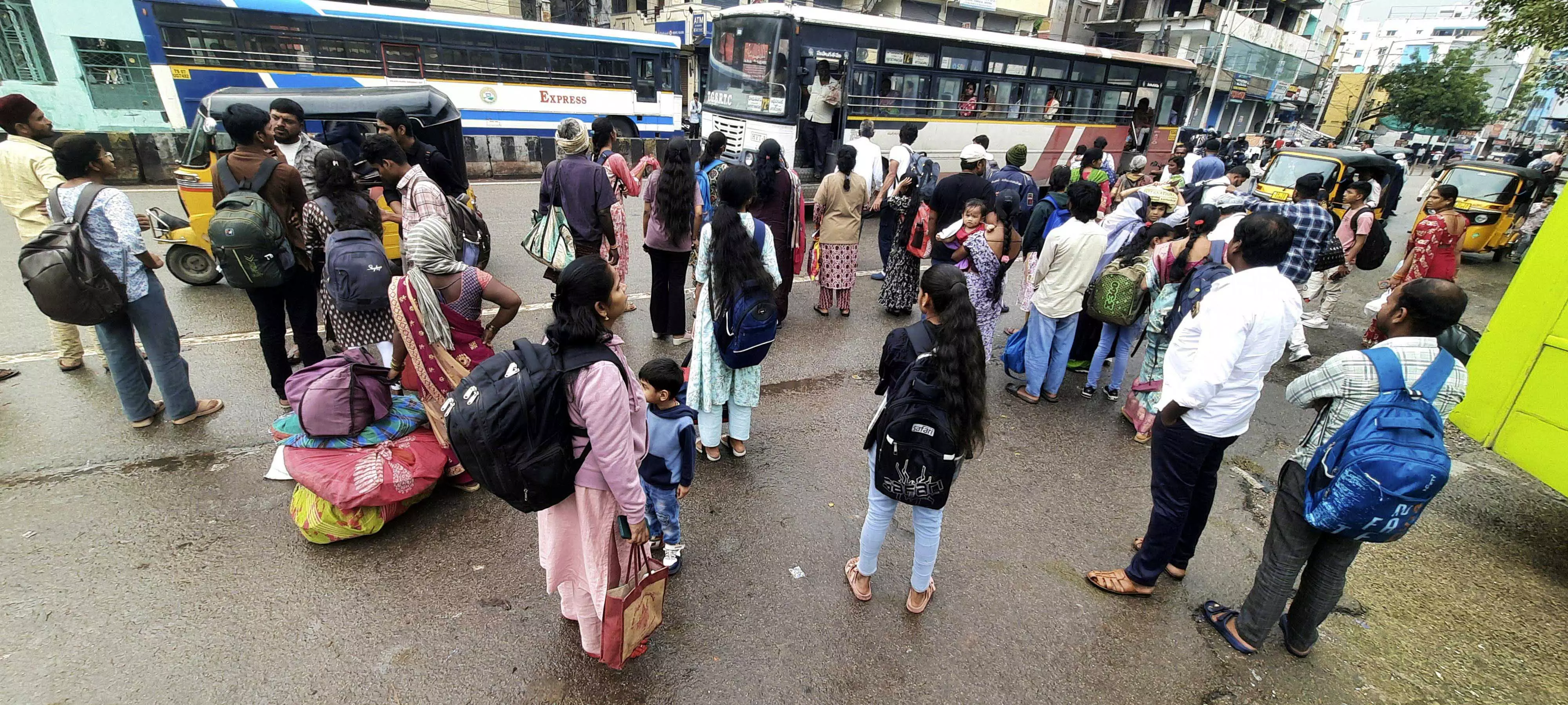 MGBS Flood Chaos: Passengers Forced to Chase Buses on Roads